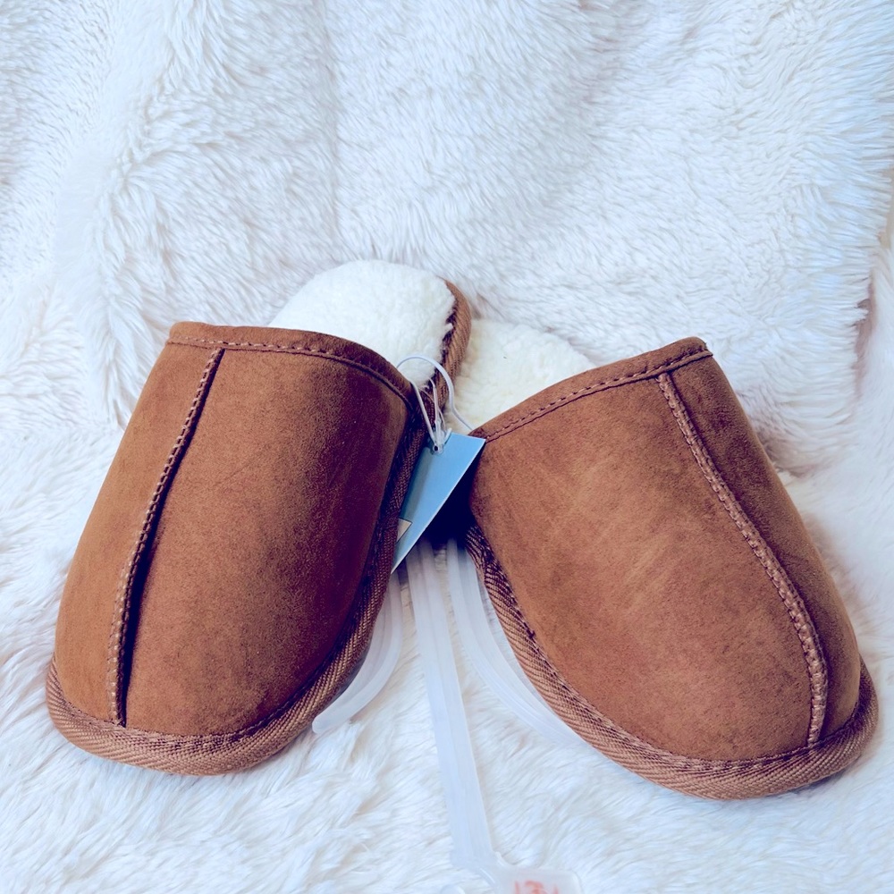 Boys Sherpa Cozy Slippers New with tags